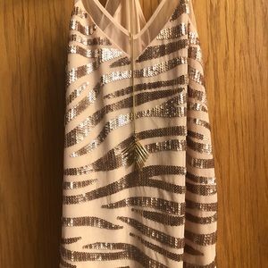 Express light pink tank.